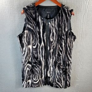 NWOT Faux fur Vest Womens Size XL gray black Great for fall this year! No Flaws